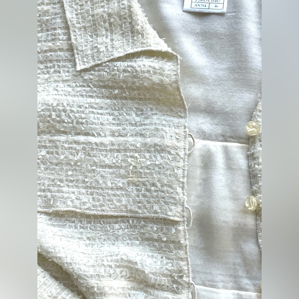 >SOLD< CHANEL Lightweight blousy blazer, gathered waist, camellia buttons, CC, - Picture 12 of 16